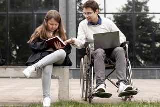 Lidé s příspěvkem na péči nově ohlásí pečovatele i rozsah služeb - zdravezpravy.cz